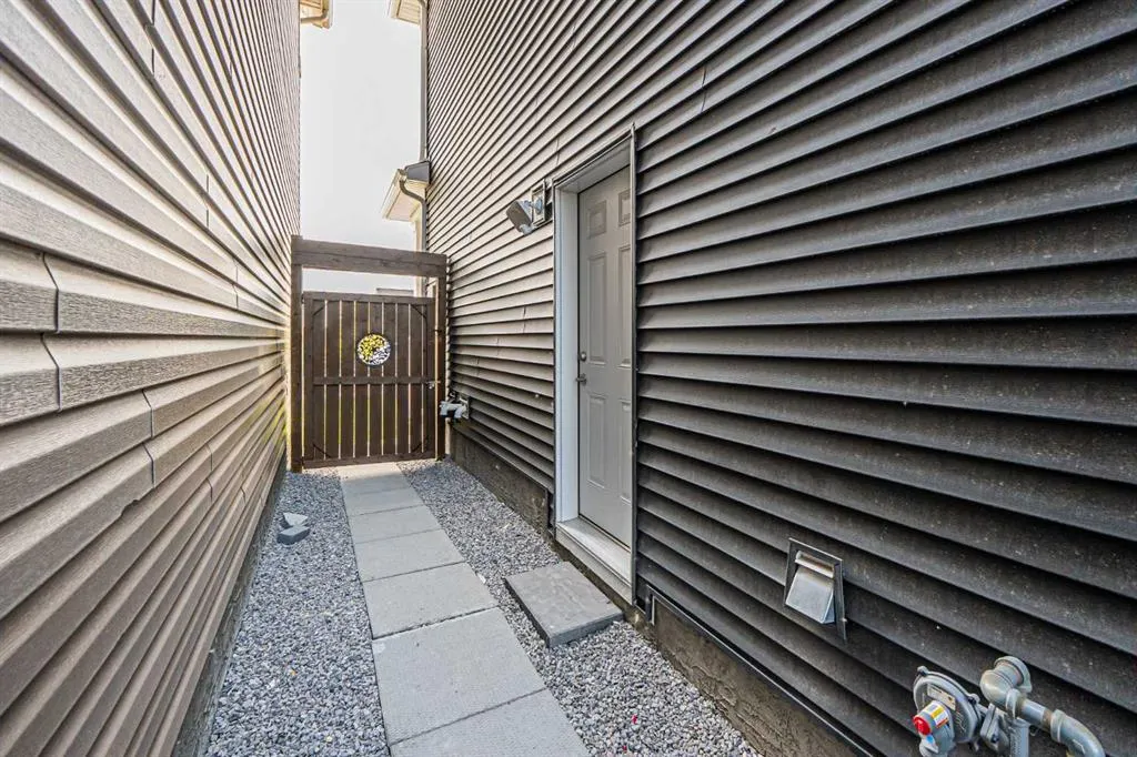 145 Corner Ridge Mews NE