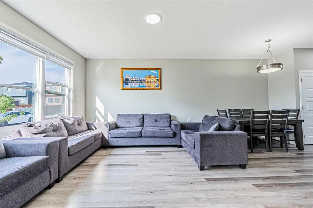 145 Corner Ridge Mews NE
