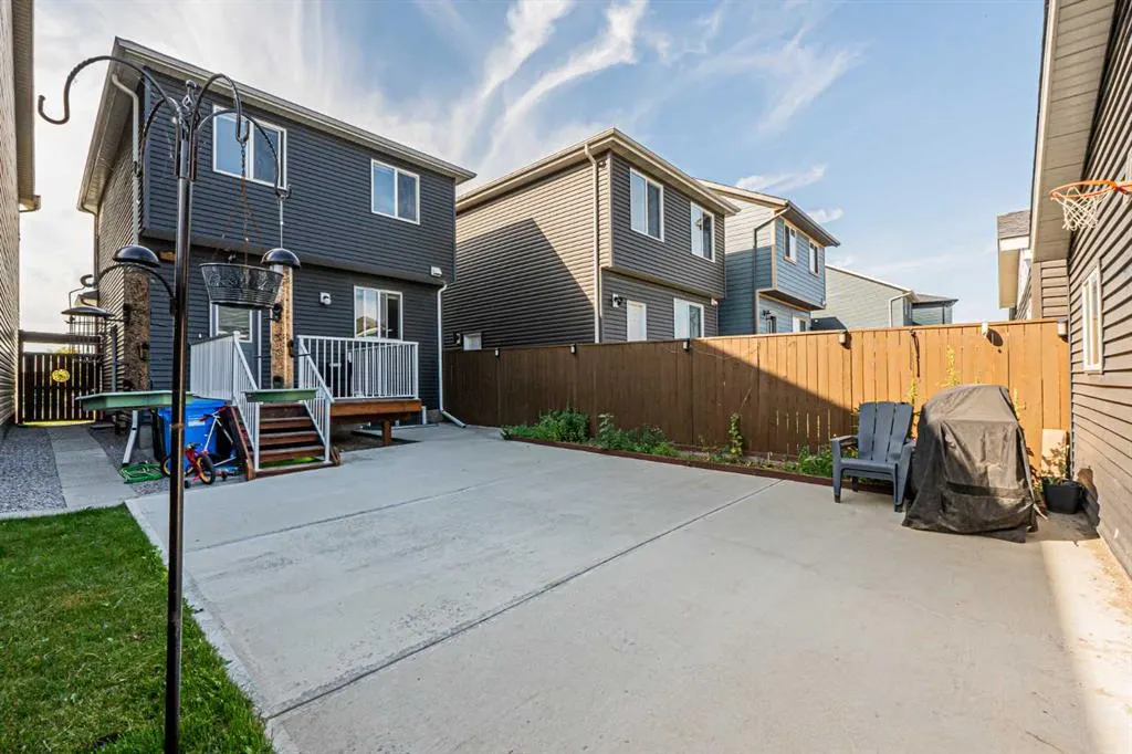 145 Corner Ridge Mews NE