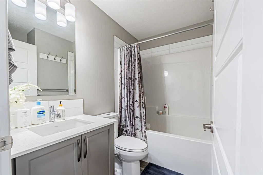 145 Corner Ridge Mews NE