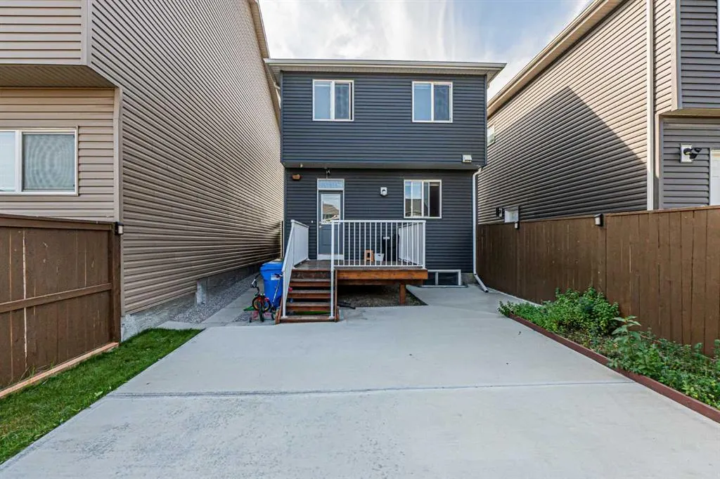 145 Corner Ridge Mews NE