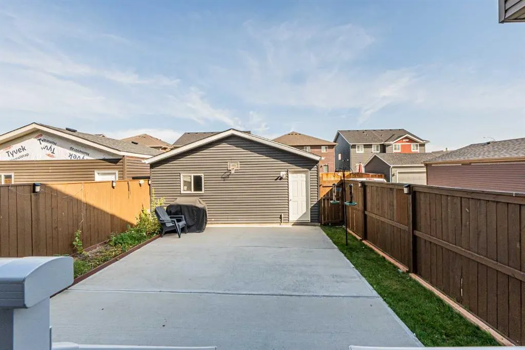 145 Corner Ridge Mews NE
