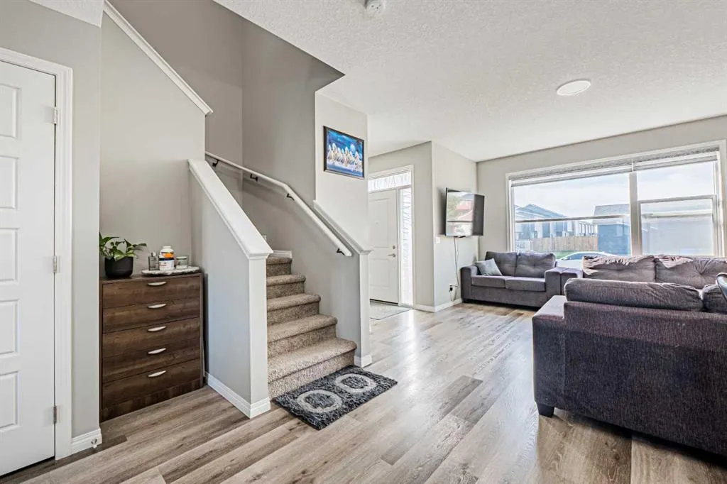 145 Corner Ridge Mews NE
