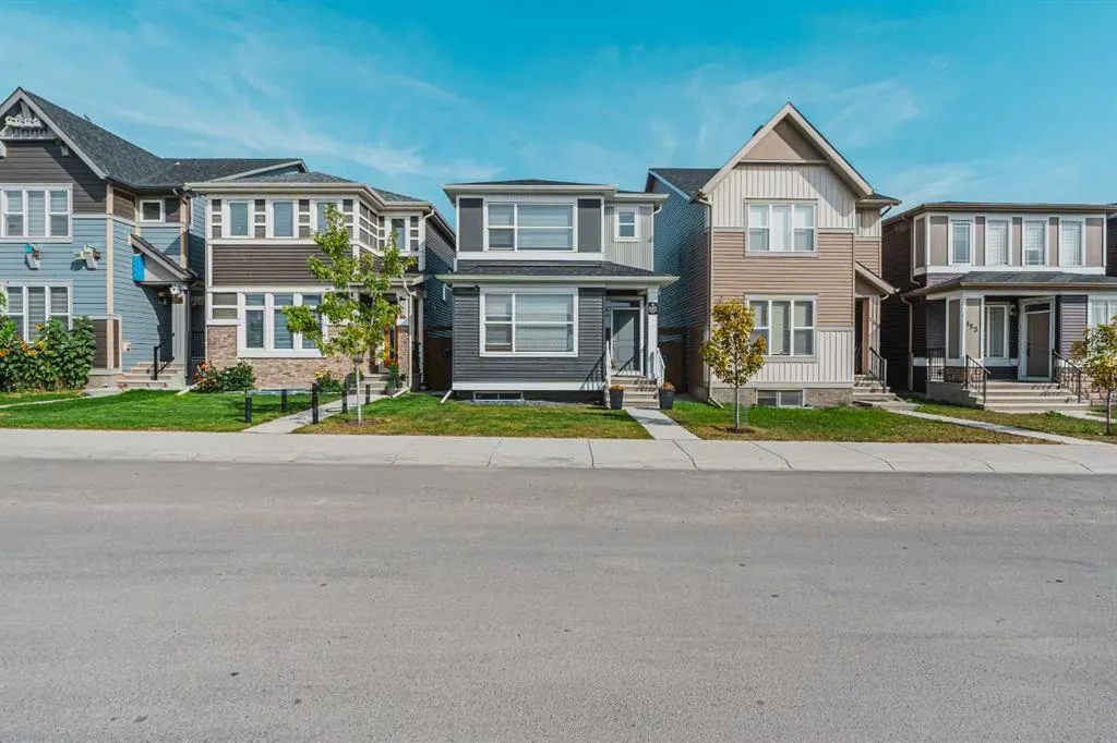 145 Corner Ridge Mews NE