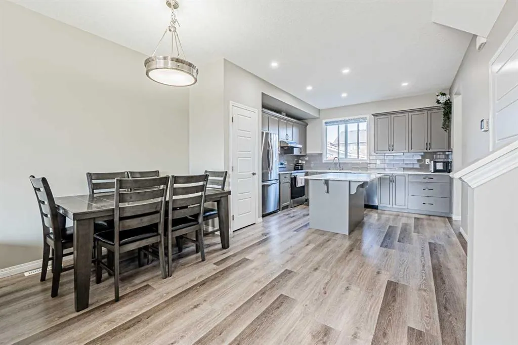 145 Corner Ridge Mews NE