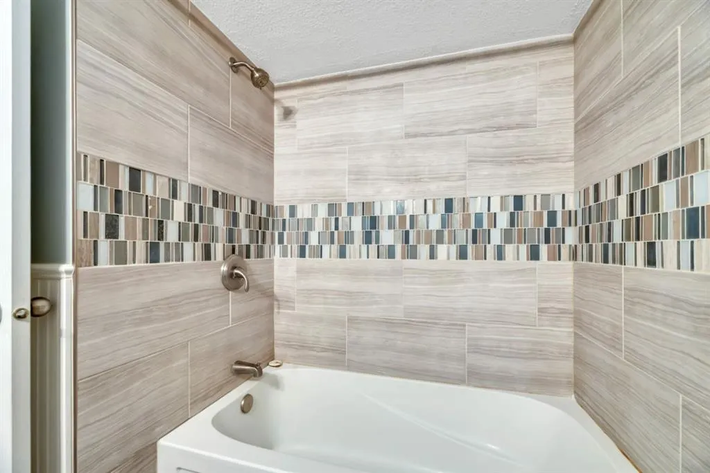 239 6 Avenue NE, #206