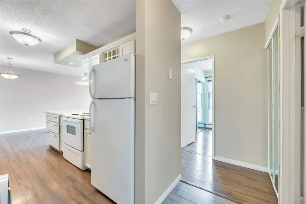239 6 Avenue NE, #206