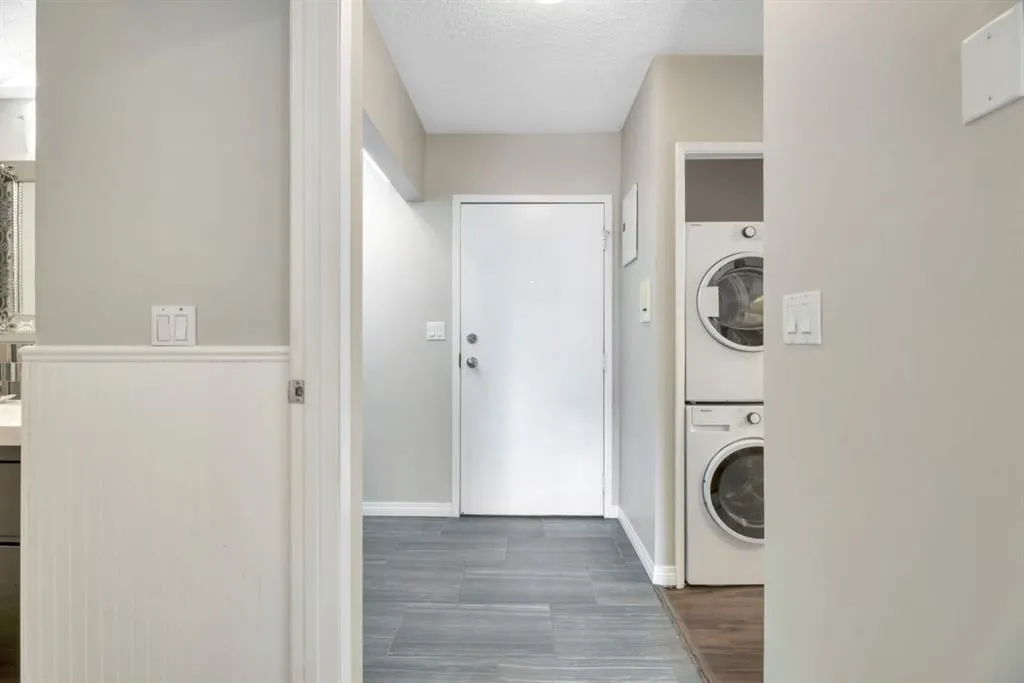 239 6 Avenue NE, #206