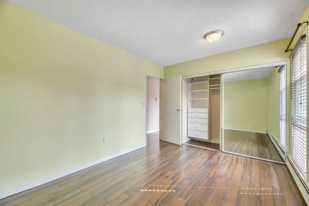 239 6 Avenue NE, #206