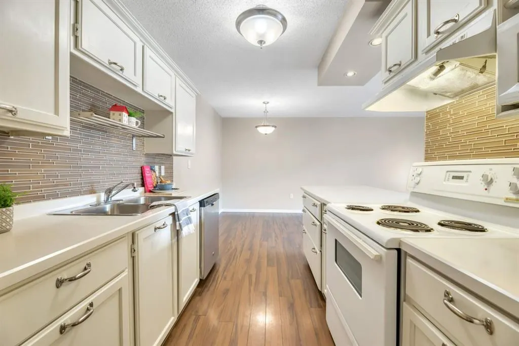 239 6 Avenue NE, #206