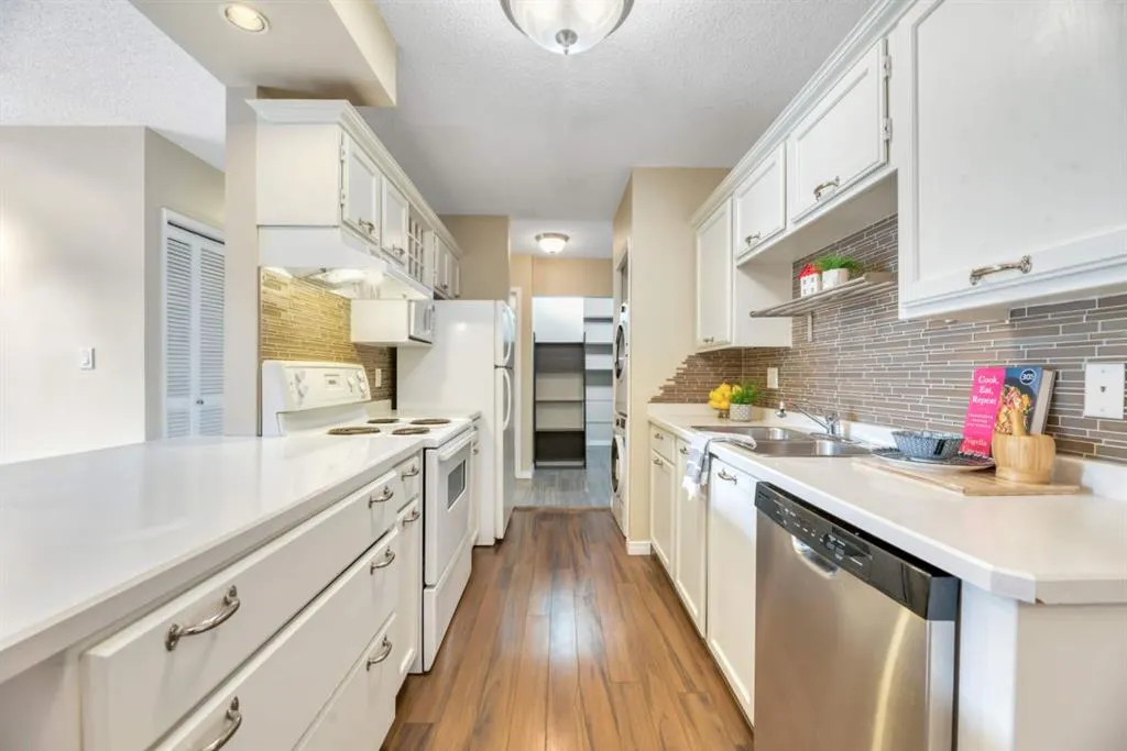 239 6 Avenue NE, #206