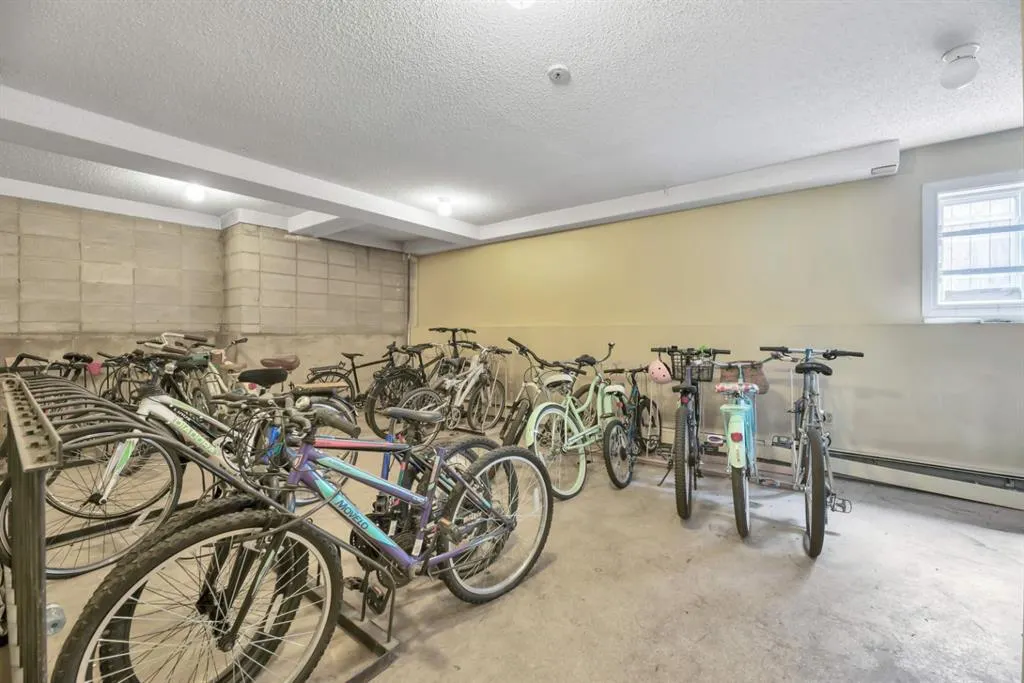239 6 Avenue NE, #206