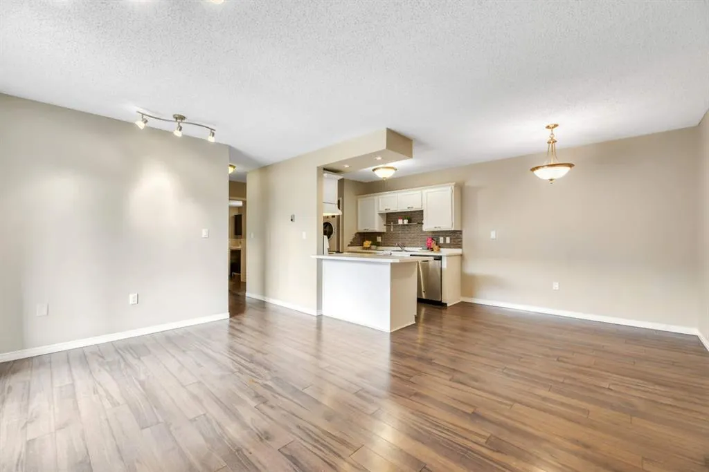 239 6 Avenue NE, #206