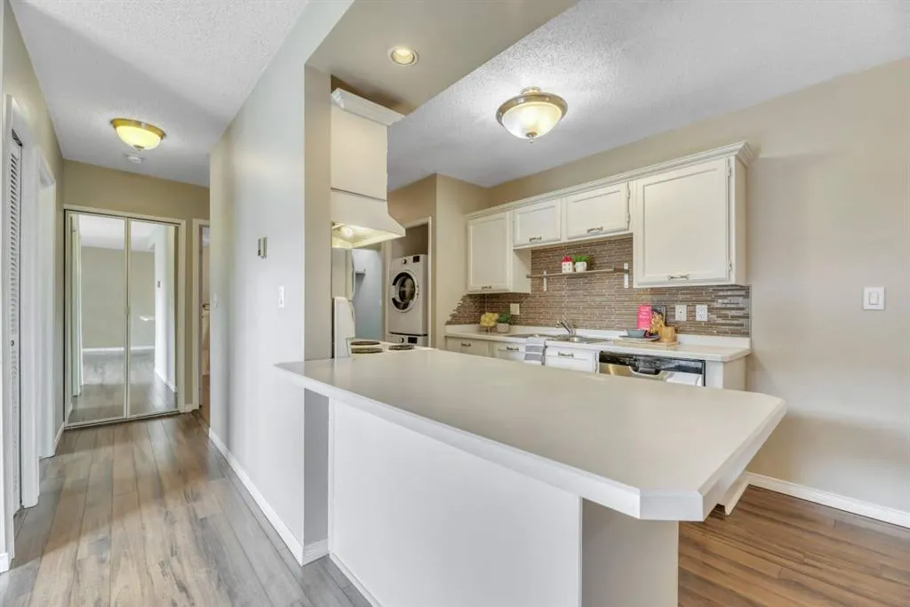239 6 Avenue NE, #206