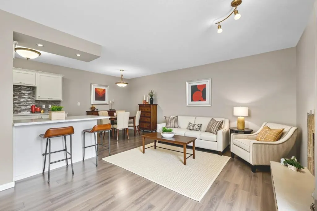 239 6 Avenue NE, #206