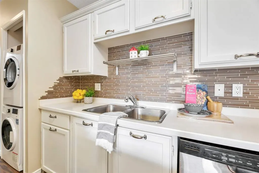 239 6 Avenue NE, #206