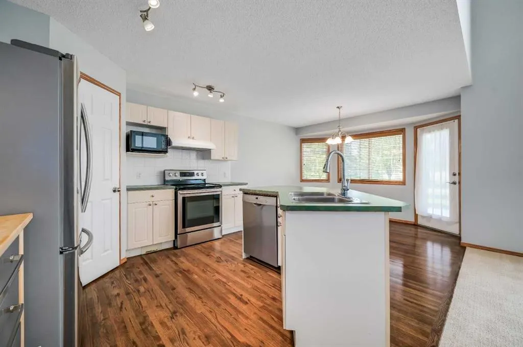 25 Somerglen Park SW