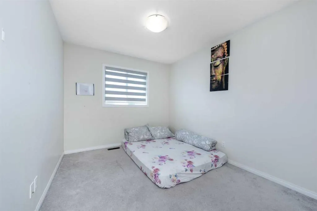15 Savanna Parade NE