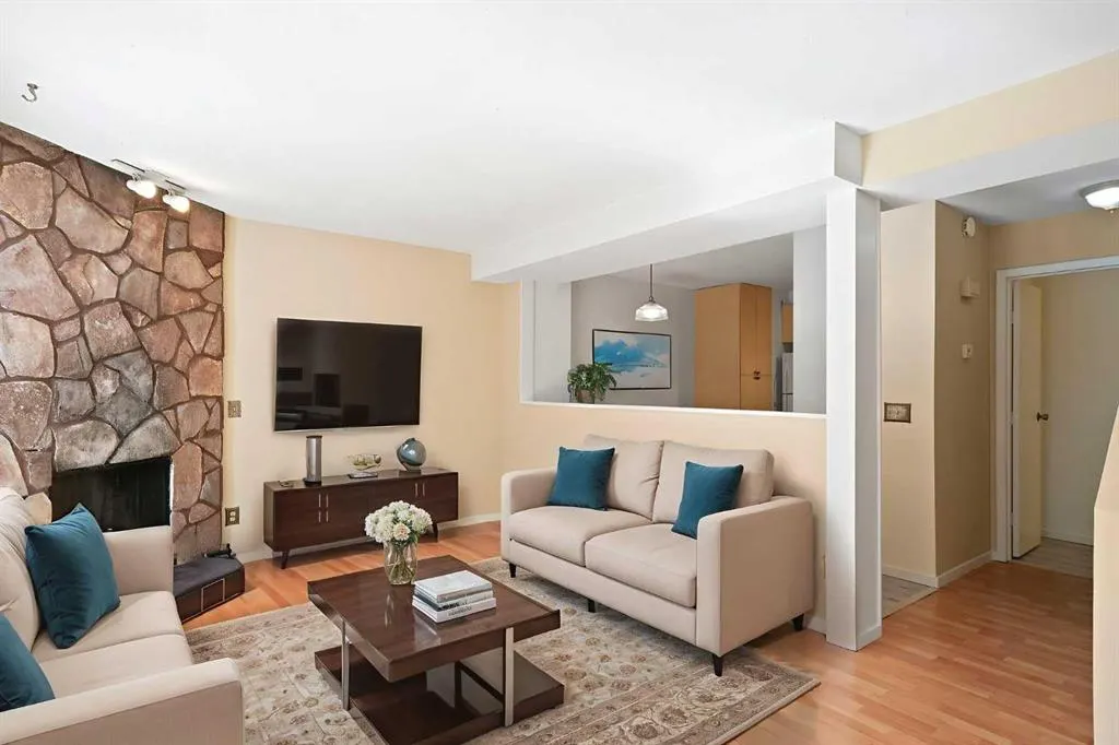 643 4 Avenue NE, #22
