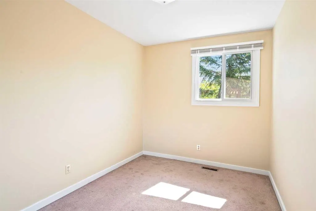 643 4 Avenue NE, #22