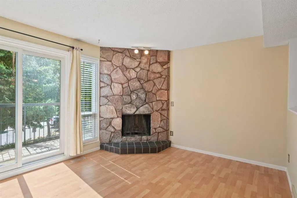 643 4 Avenue NE, #22