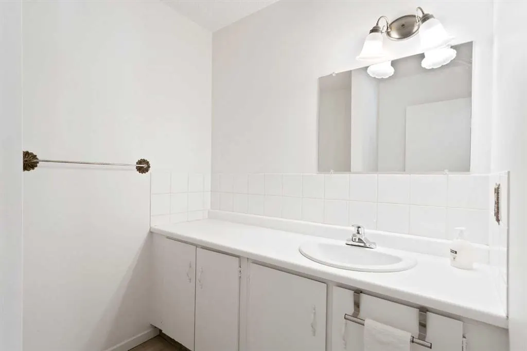 643 4 Avenue NE, #22