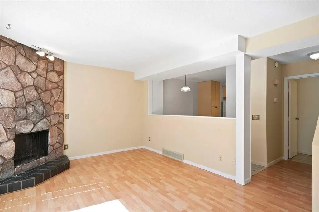 643 4 Avenue NE, #22