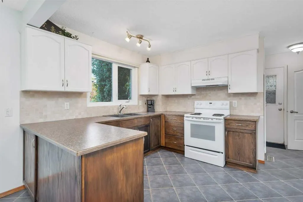 56 Lakeview Crescent