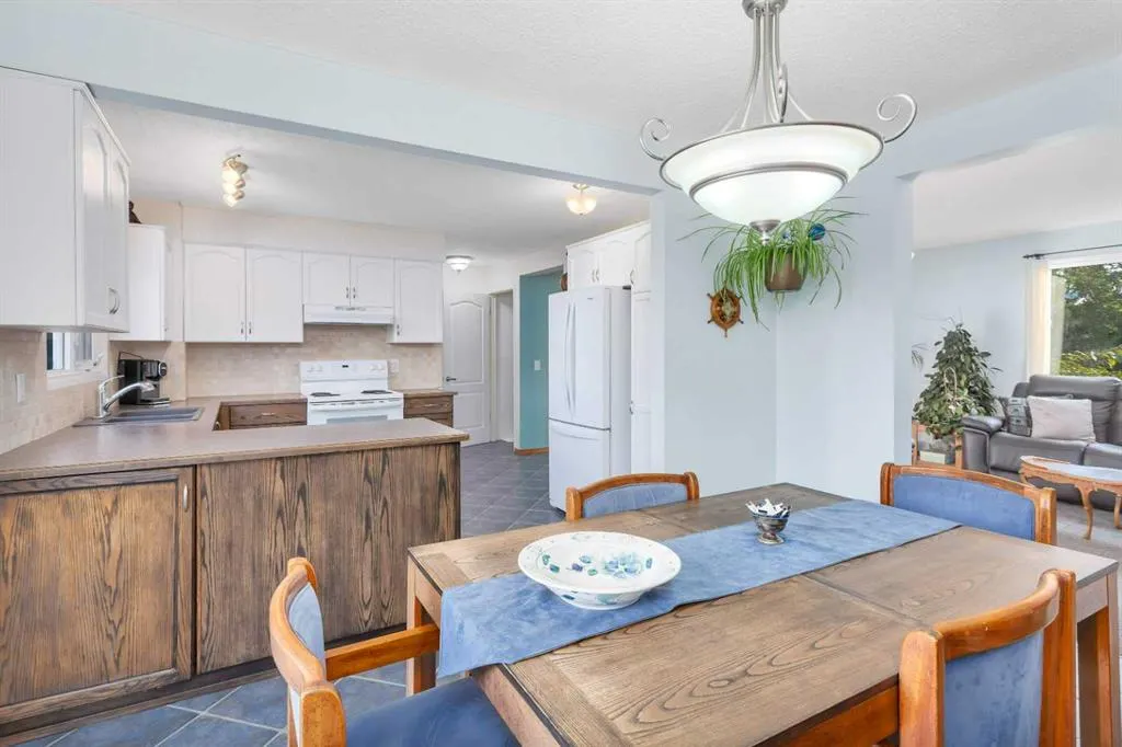 56 Lakeview Crescent