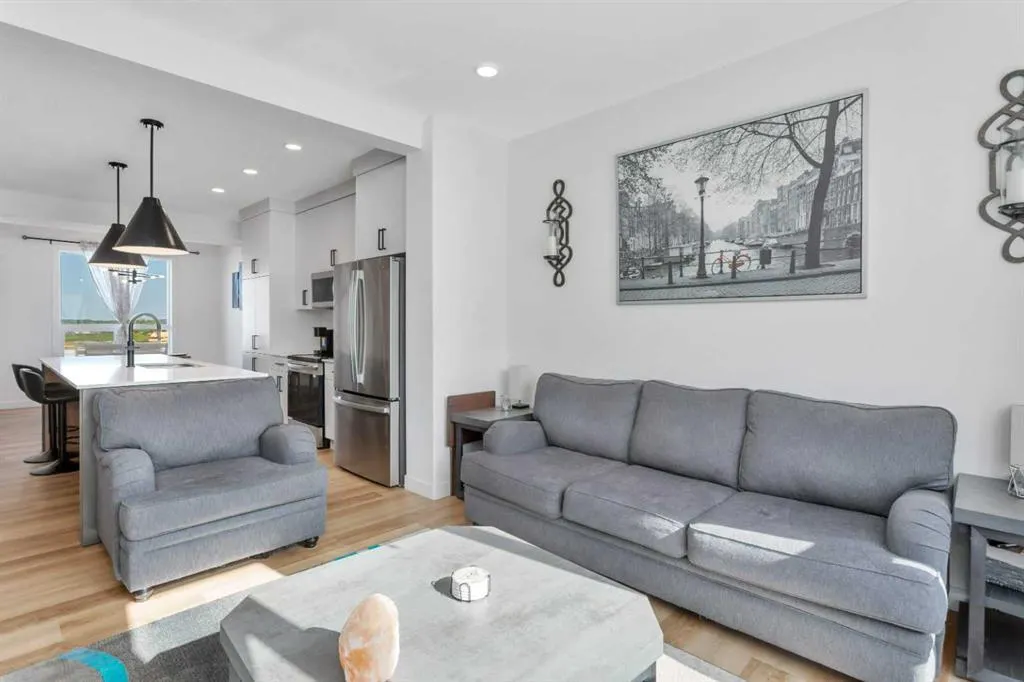 25 Inglis Crescent