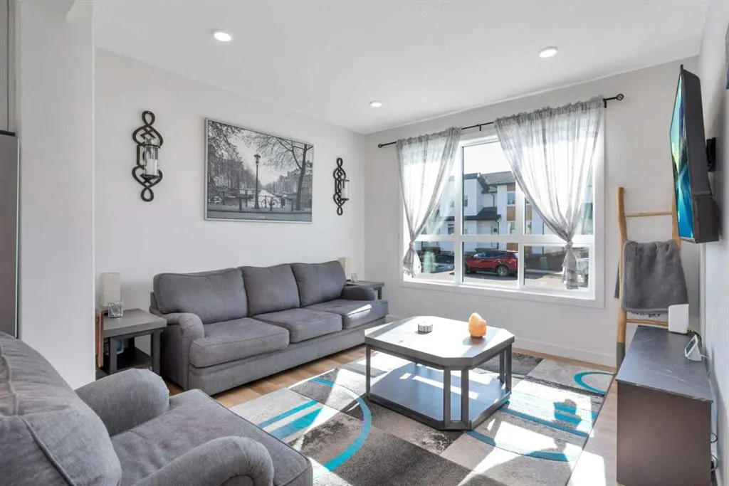25 Inglis Crescent
