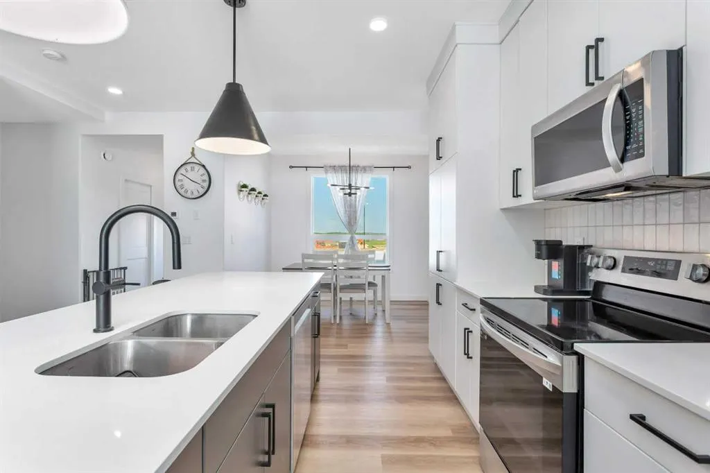 25 Inglis Crescent