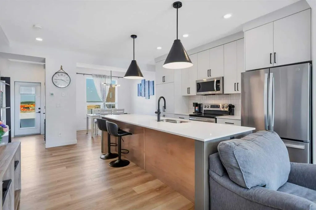 25 Inglis Crescent