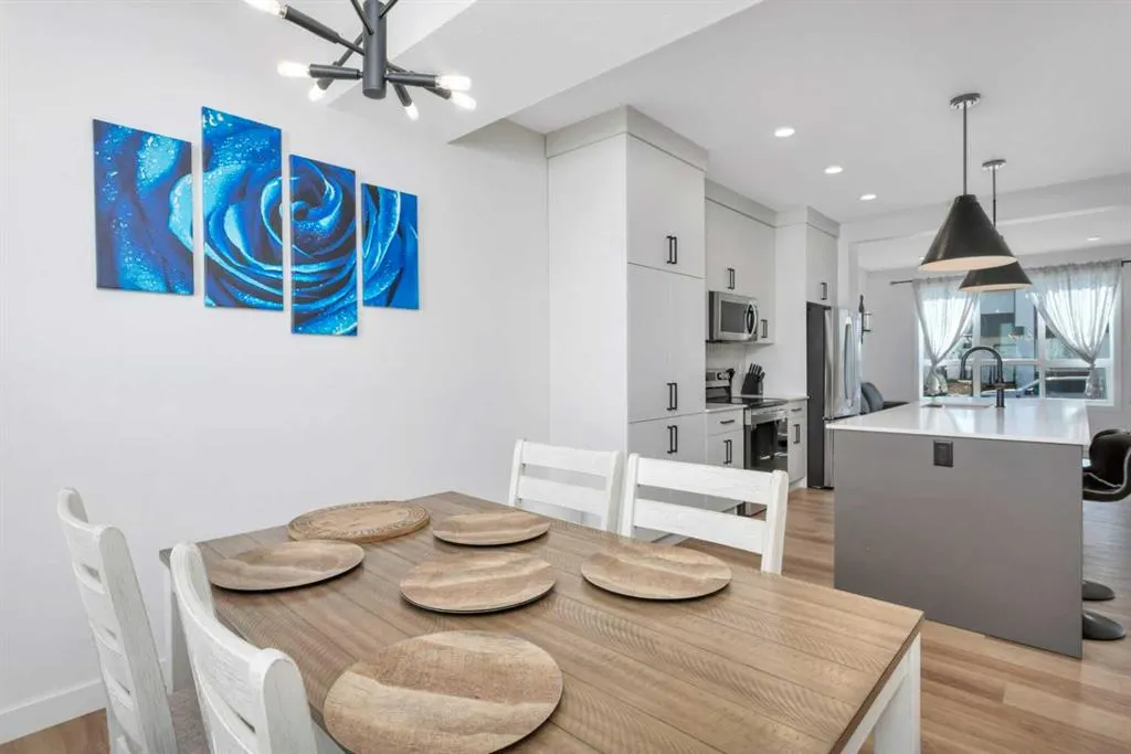 25 Inglis Crescent