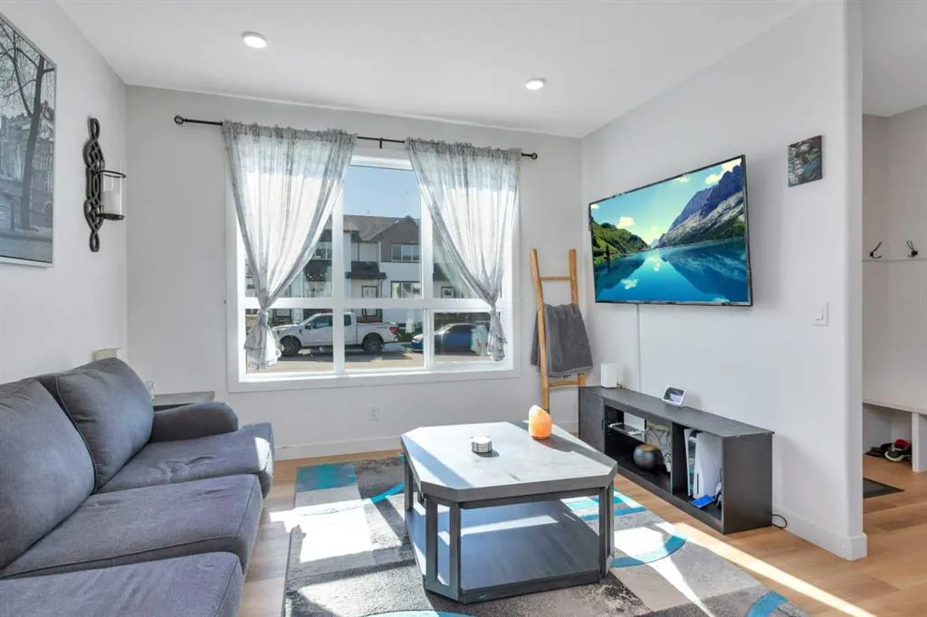 25 Inglis Crescent