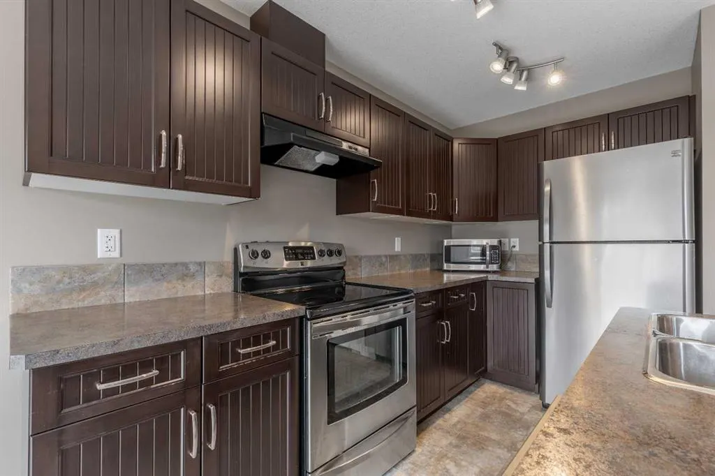 205 Silkstone Road W, #2