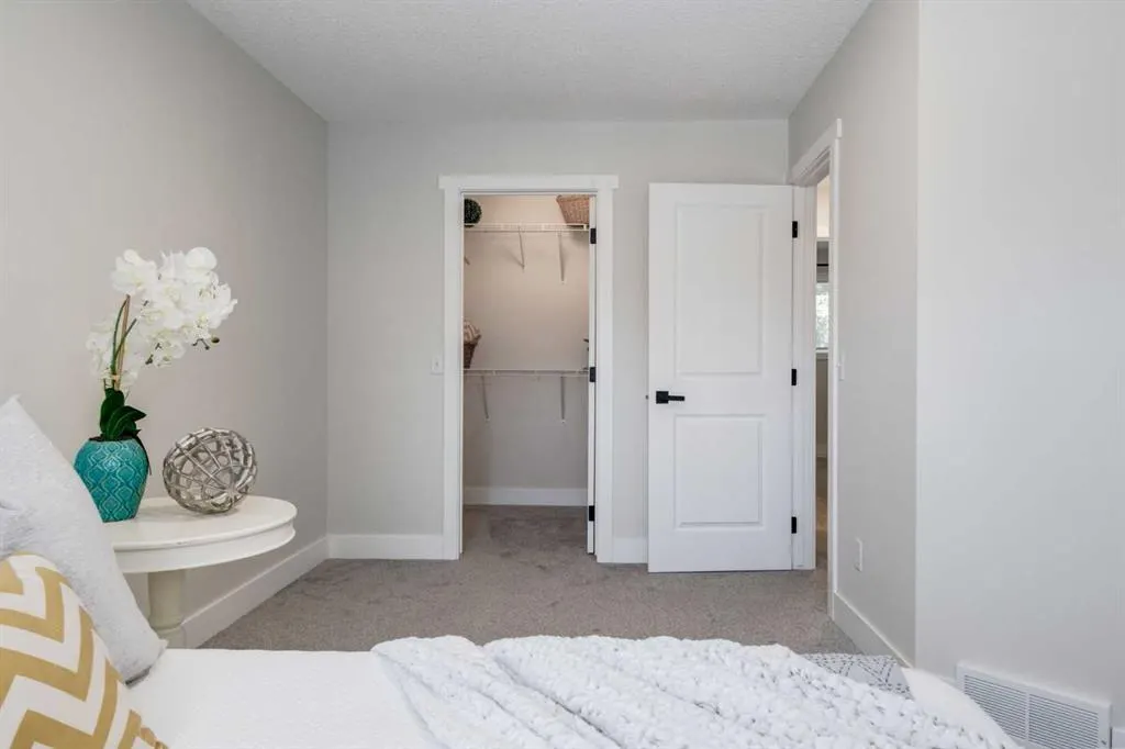 16 Millrise Green SW