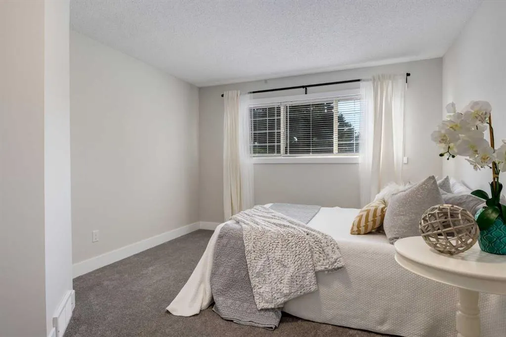 16 Millrise Green SW