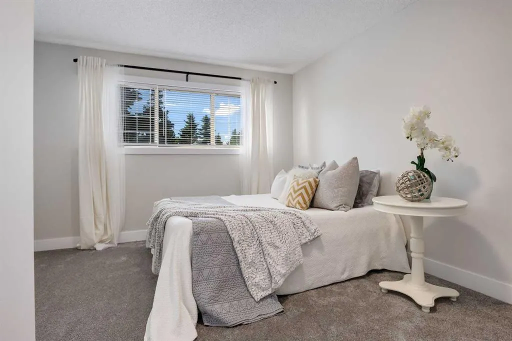 16 Millrise Green SW