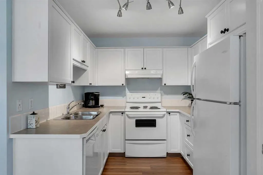 156 Canoe Drive SW, #6