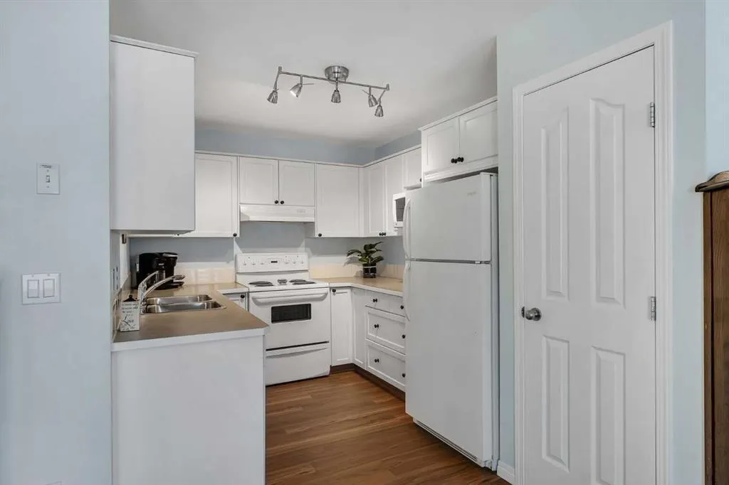 156 Canoe Drive SW, #6
