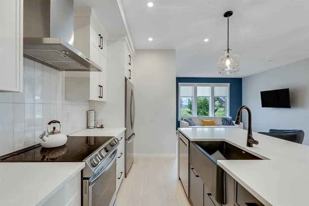 709 Marine Drive SE