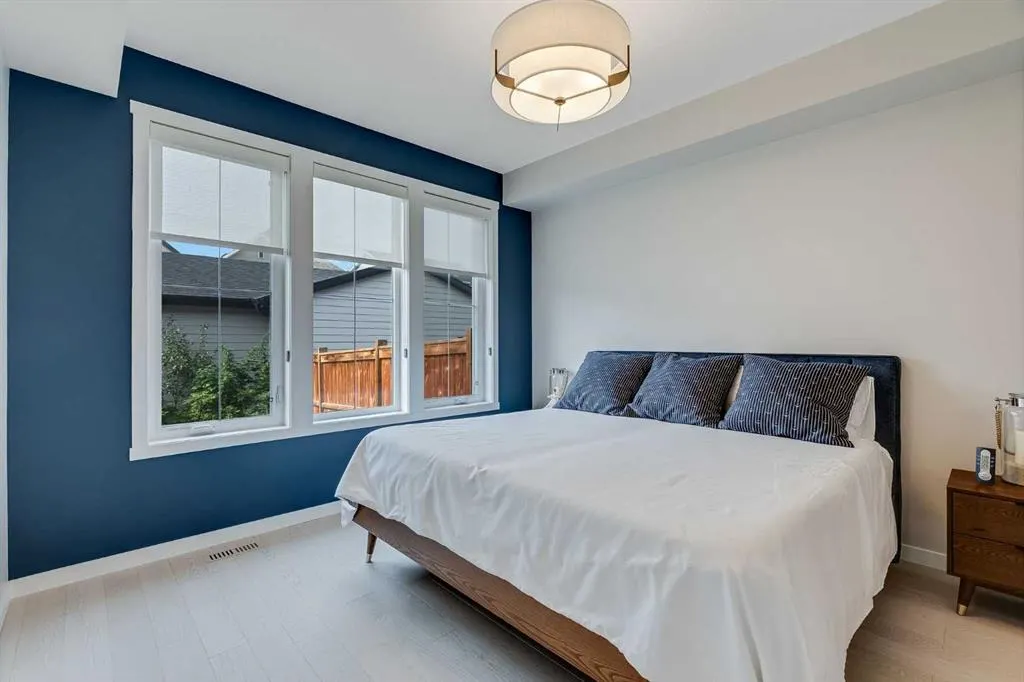 709 Marine Drive SE