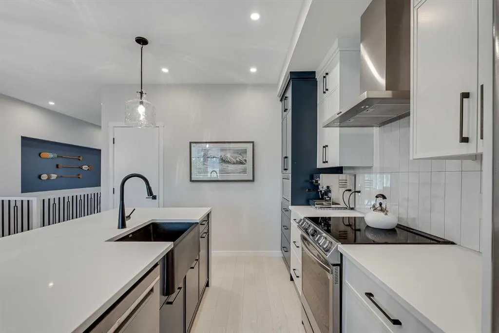 709 Marine Drive SE