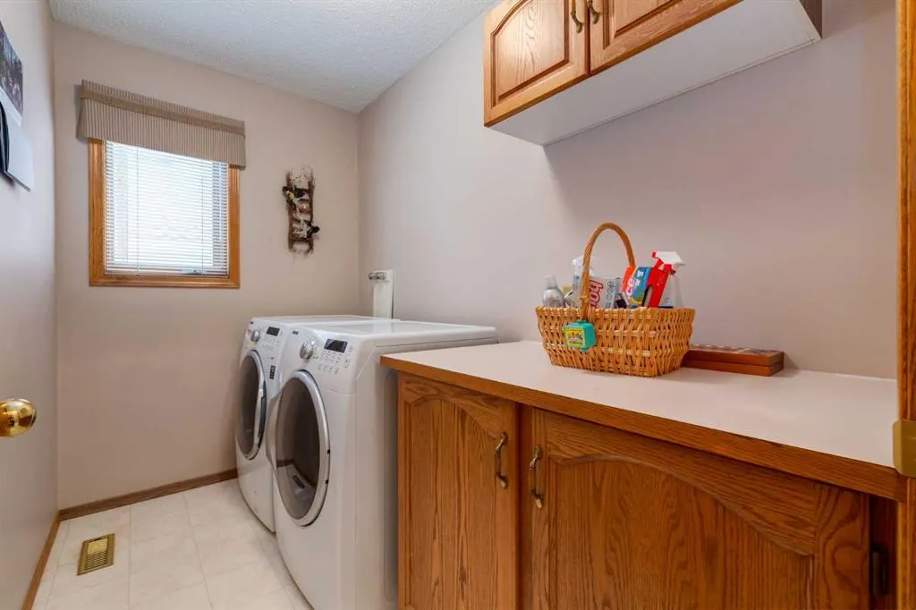 180 Edgevalley Circle NW