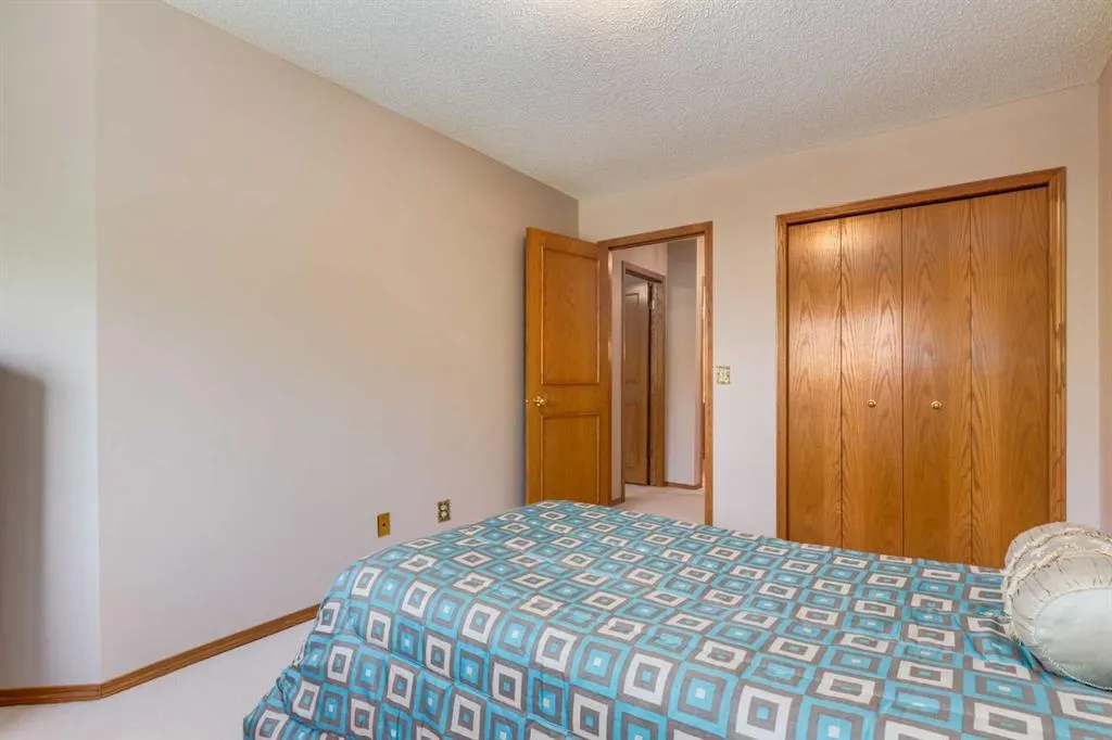 180 Edgevalley Circle NW