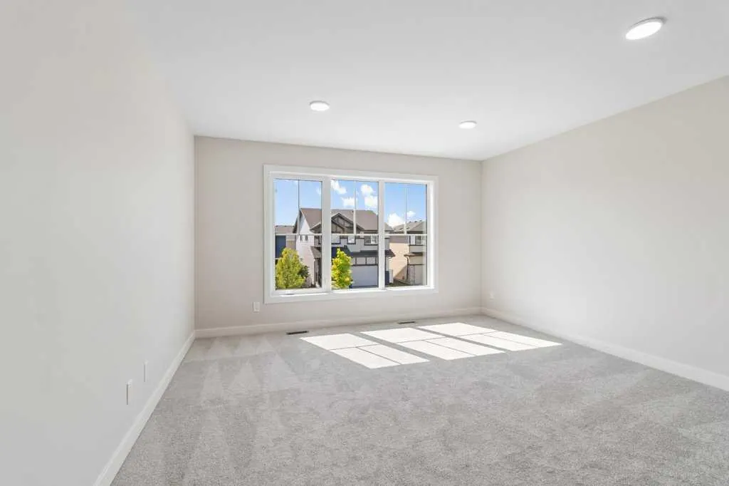 16 Eaton Crescent
