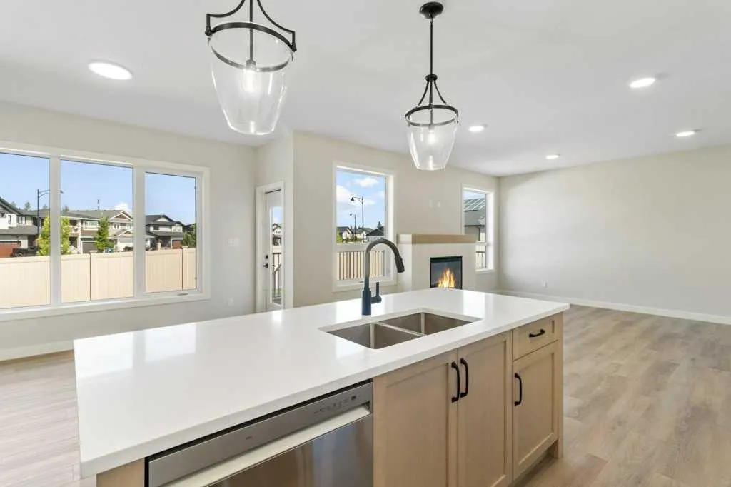 16 Eaton Crescent