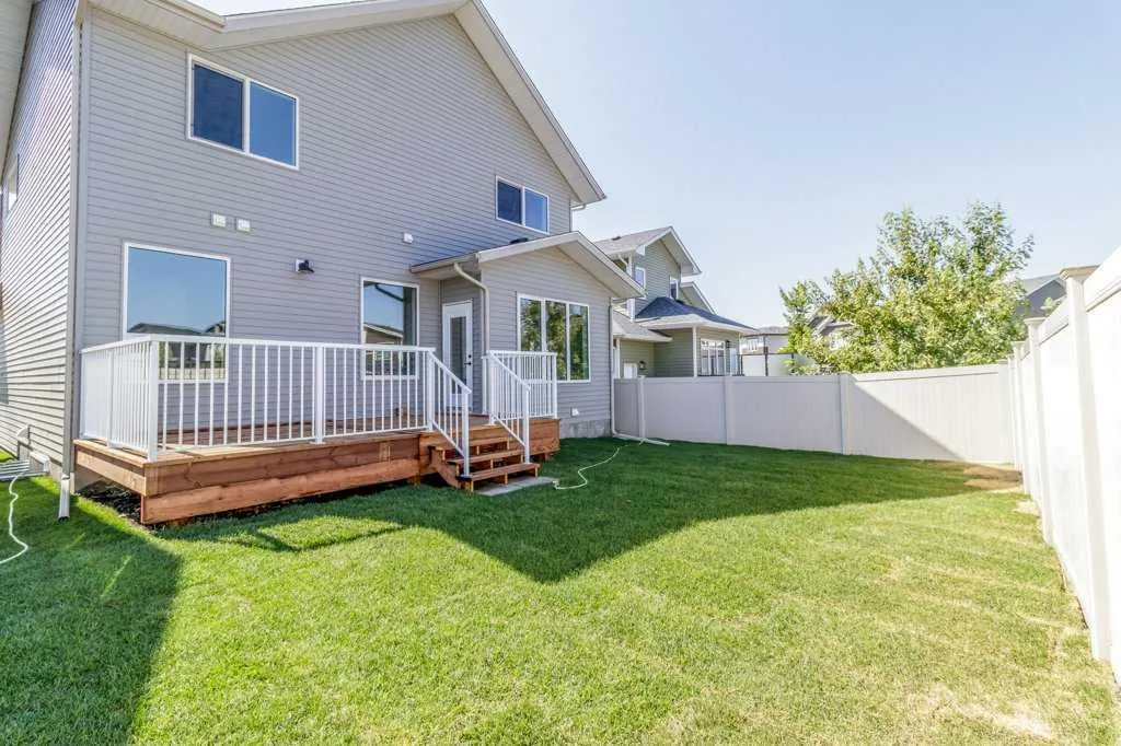16 Eaton Crescent