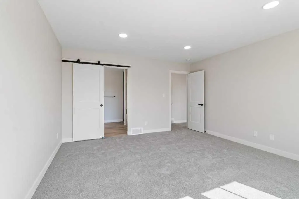 16 Eaton Crescent